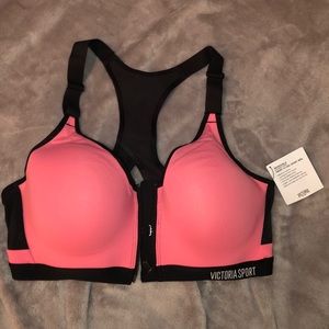 Incredible by Victoria Sport Front-Close Sport Bra